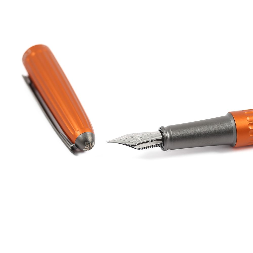 Pluma Fuente Aero - Naranjo (Orange)