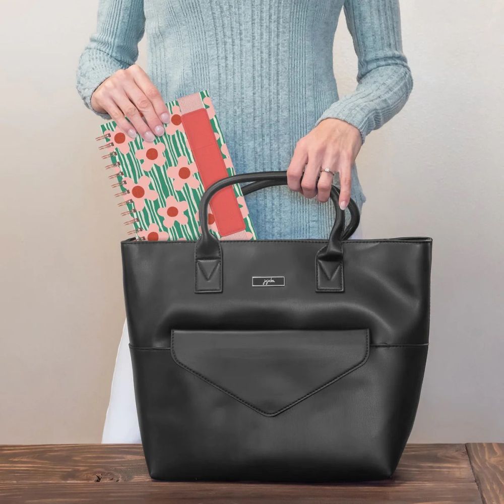 Libreta Anillada Mediana Pen Pocket Reigning Flowers